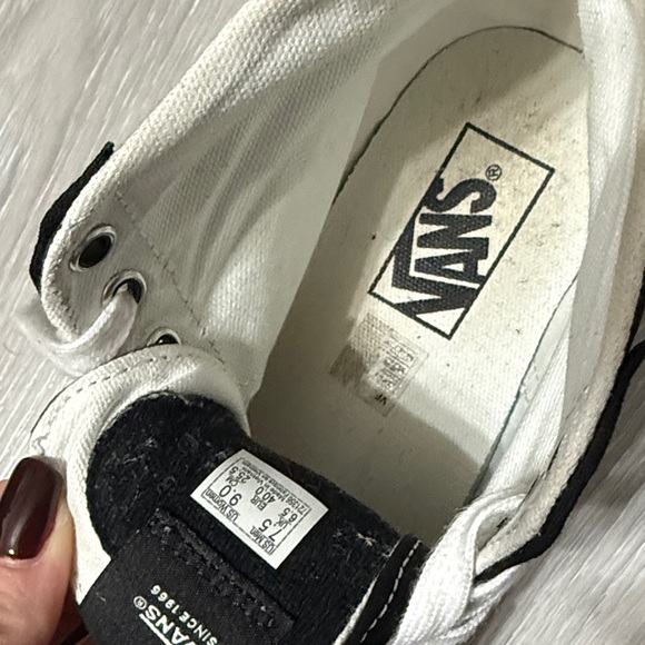 Vans Hi-top Tapered black and white sneakers - Picture 7 of 7